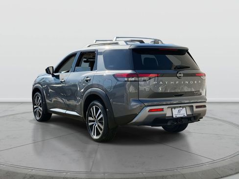 Used 2024 Nissan Pathfinder Platinum image 5