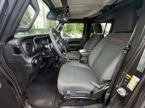 Used 2025 Jeep Wrangler Unlimited Rubicon AWD/4WD image 25