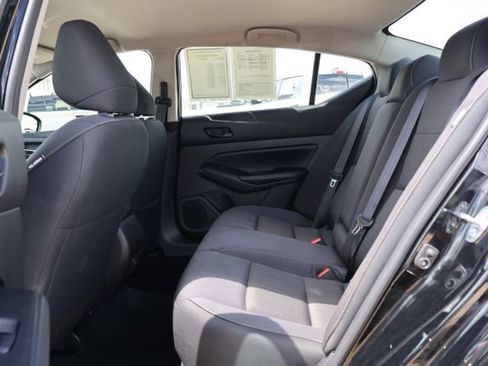 Used 2025 Nissan Altima 2.5 SV FWD image 9