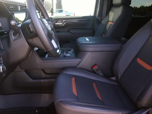 Used 2024 GMC Sierra 2500 AT4 w/ AT4 Preferred Package image 17