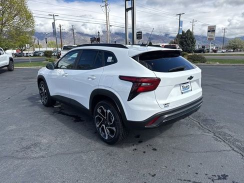 New 2026 Chevrolet Trax RS w/ Driver Confidence Package image 5
