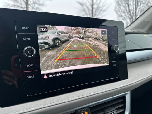 New 2025 Volkswagen Taos SE image 20