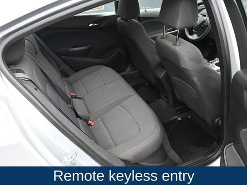 Used 2018 Chevrolet Cruze LT w/ Convenience Package image 14