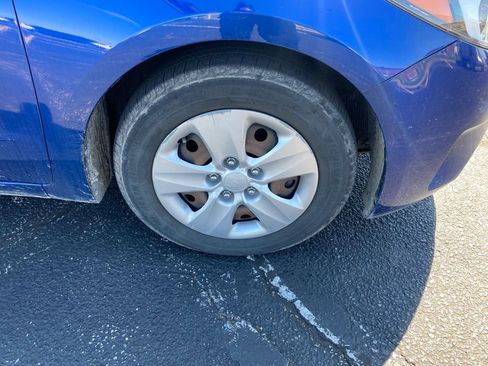 Used 2017 Kia Forte LX w/ LX Popular Package FWD image 2