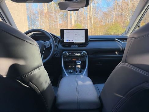 Used 2024 Toyota RAV4 XLE Premium image 5