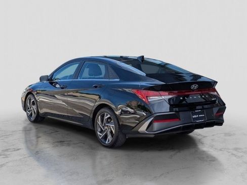 Used 2024 Hyundai Elantra Limited FWD image 9
