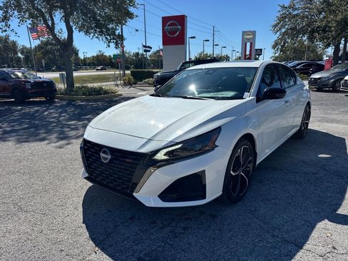 New 2025 Nissan Altima 2.5 SR image 3