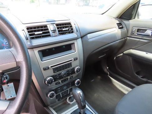 Used 2010 Ford Fusion SE FWD image 17