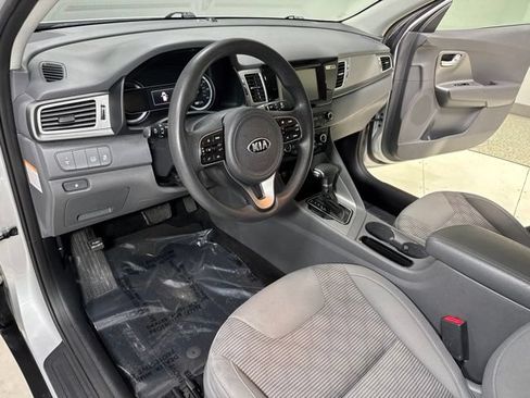 Used 2018 Kia Niro FE FWD image 10