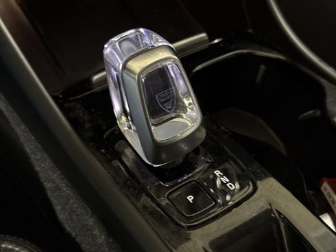 Used 2023 Volvo XC40 B5 Plus AWD/4WD image 18