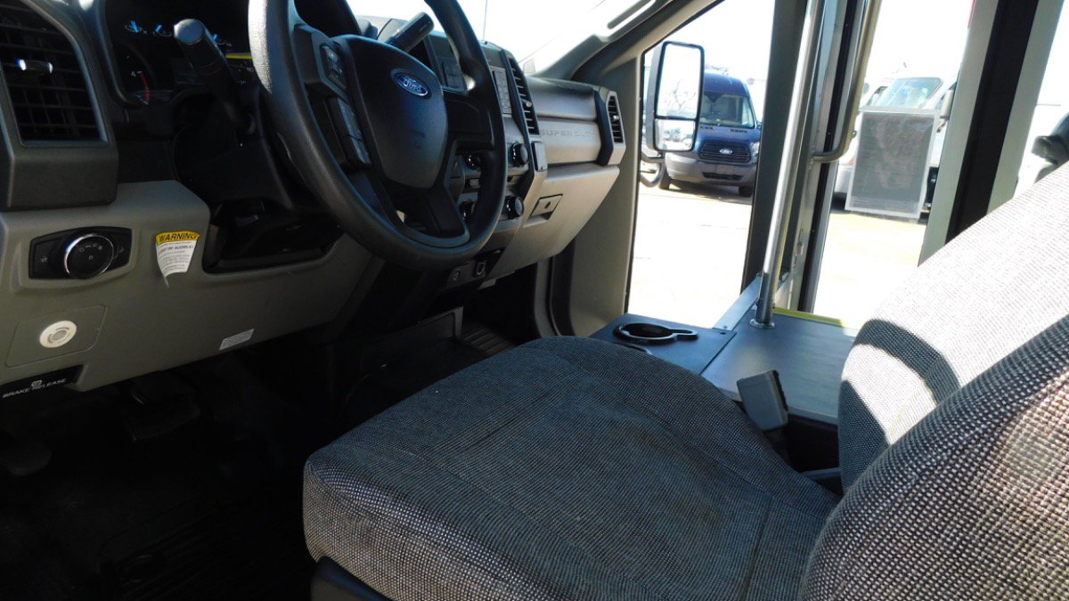 Used 2017 Ford F550 2WD Regular Cab Super Duty w/ XL Value Package image 18
