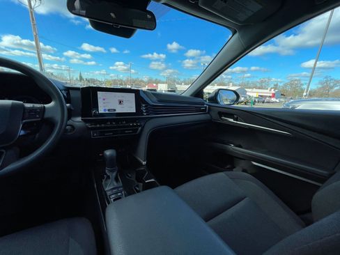 Used 2025 Toyota Camry LE image 34