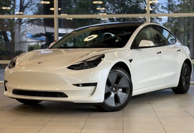 Used 2023 Tesla Model 3 Standard Range RWD image 1