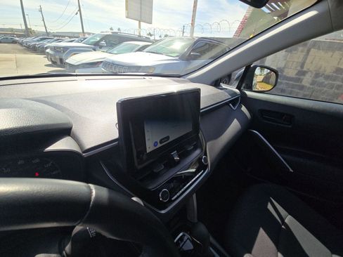 Used 2025 Toyota Corolla Cross LE FWD image 28
