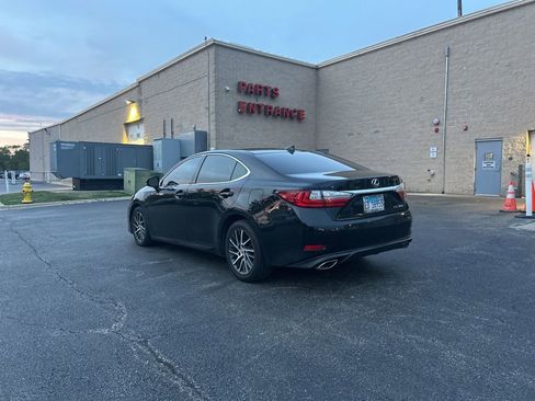 Used 2016 Lexus ES 350 w/ Navigation System Package FWD image 2