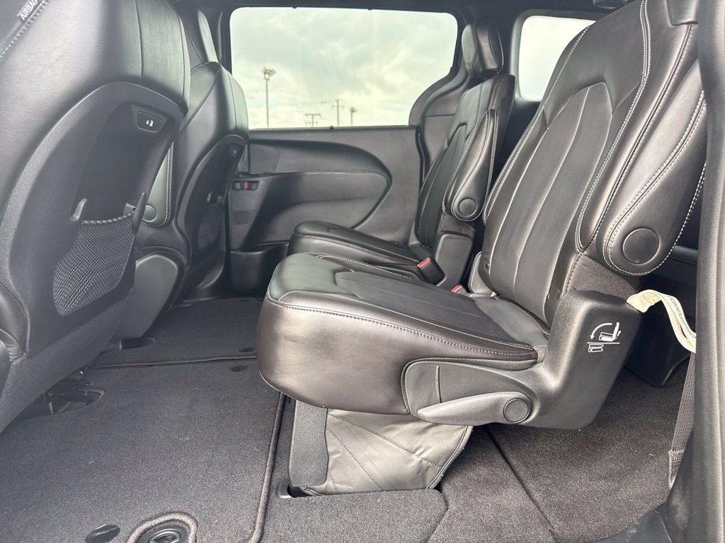 Used 2025 Chrysler Pacifica Select FWD image 20