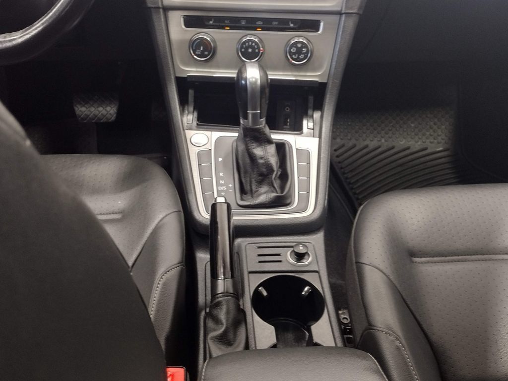 Used 2016 Volkswagen Golf SE FWD image 27