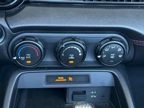 Used 2016 MAZDA MX-5 Miata Club RWD image 17
