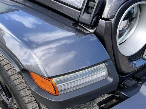 Used 2025 Jeep Wrangler Sahara AWD/4WD image 33