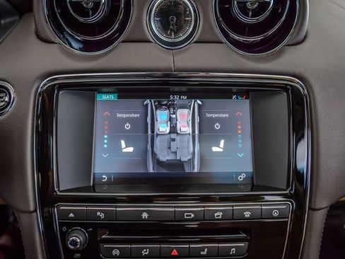Used 2016 Jaguar XJ R-Sport RWD image 34