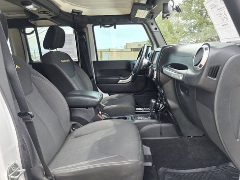 Used 2015 Jeep Wrangler Unlimited Sahara w/ Connectivity Group AWD/4WD image 21