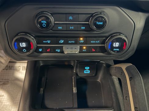 Used 2025 Ford Bronco Badlands AWD/4WD image 13