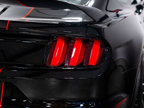 Used 2016 Ford Mustang Shelby GT350R w/ GT350R Equipment Group 920A RWD image 6