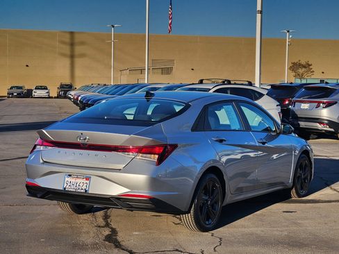 Certified 2022 Hyundai Elantra SEL w/ Convenience Package image 7