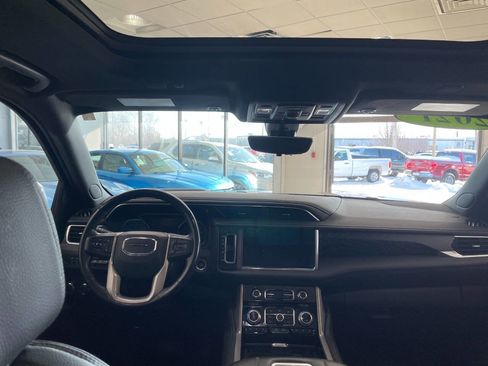 Used 2021 GMC Yukon Denali w/ Denali Premium Package image 25