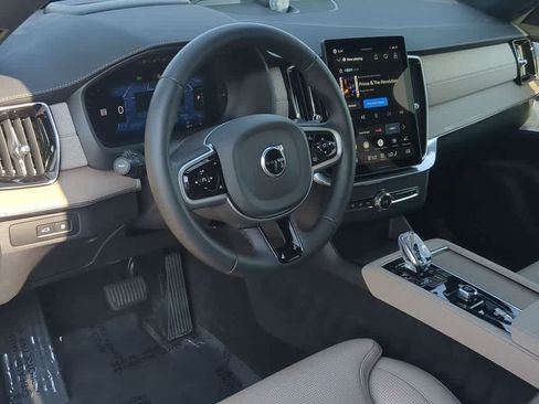 Certified 2026 Volvo XC90 T8 Ultra AWD/4WD image 2