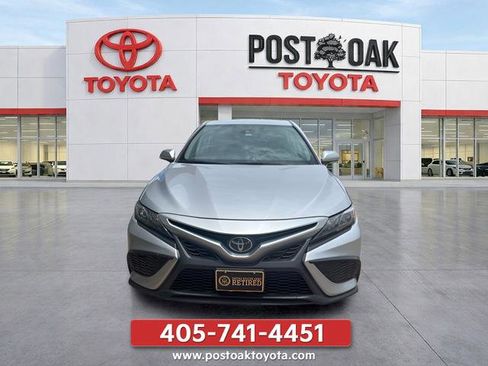Used 2023 Toyota Camry SE FWD image 2