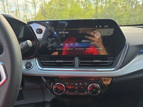 New 2026 Chevrolet Trax LT image 21