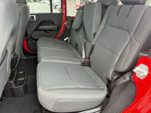 Used 2025 Jeep Wrangler Unlimited Sahara AWD/4WD image 17