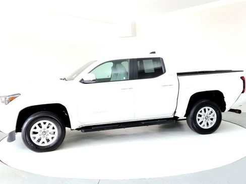 Used 2025 Toyota Tacoma SR5 AWD/4WD image 3
