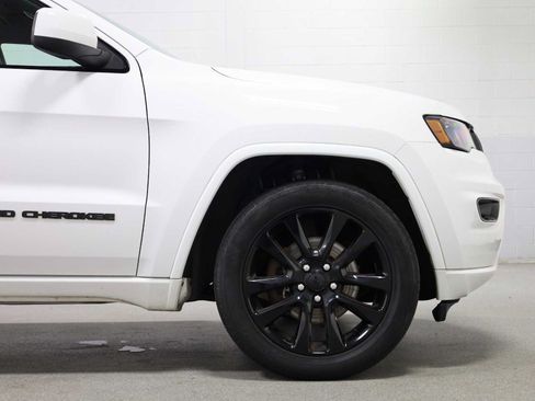 Used 2018 Jeep Grand Cherokee Altitude AWD/4WD image 11