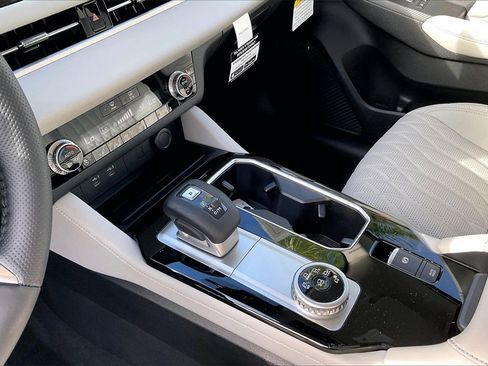 New 2026 Mitsubishi Outlander SEL image 8