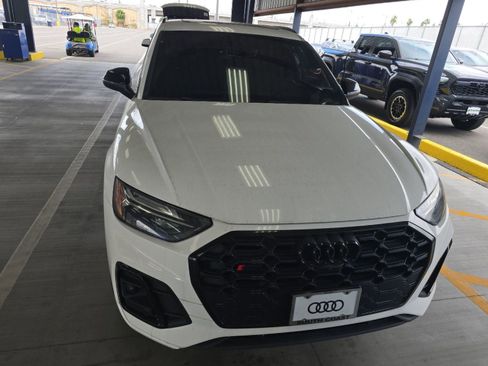Used 2022 Audi SQ5 Premium Plus w/ Premium Plus Package image 2