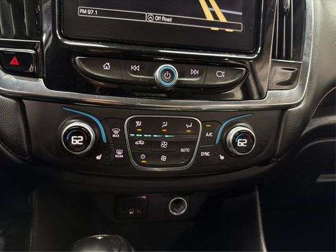 Used 2018 Chevrolet Traverse LT FWD image 21