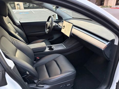 Used 2021 Tesla Model Y Long Range image 14