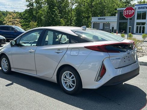 Used 2017 Toyota Prius Prime Advanced FWD image 7