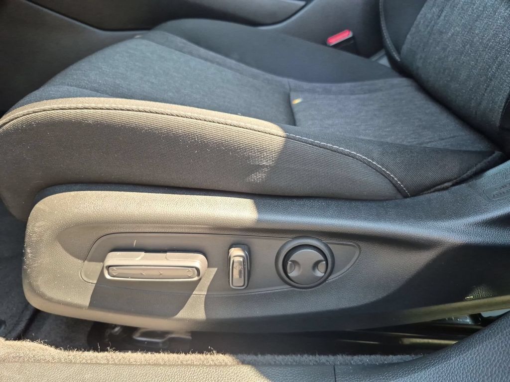 Used 2025 Honda Accord SE image 14
