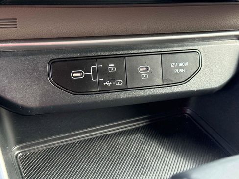 Used 2025 Kia Carnival FWD image 25
