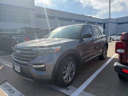 Used 2023 Ford Explorer XLT w/ Equipment Group 202A image 6