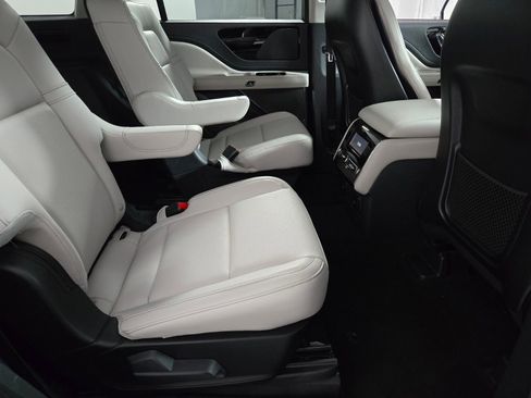 New 2026 Lincoln Aviator Premiere image 18