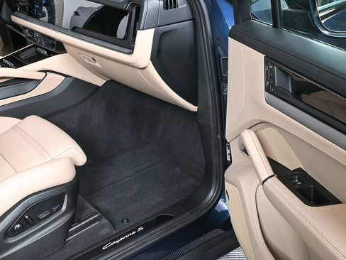 Certified 2025 Porsche Cayenne S image 33