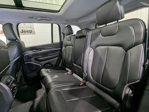 Used 2023 Jeep Grand Cherokee 4x4 image 13