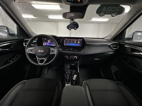 Used 2024 Chevrolet TrailBlazer LT w/ LT Cold Weather Package image 19