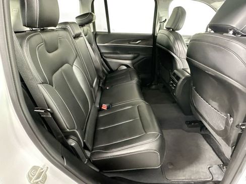 Used 2023 Jeep Grand Cherokee Limited w/ Black Appearance Package AWD/4WD image 29