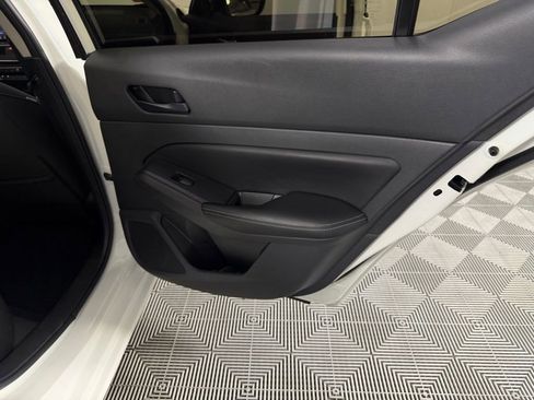 Used 2025 Nissan Altima 2.5 SV FWD image 30