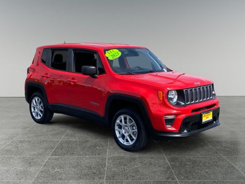 Used 2023 Jeep Renegade Latitude AWD/4WD image 7